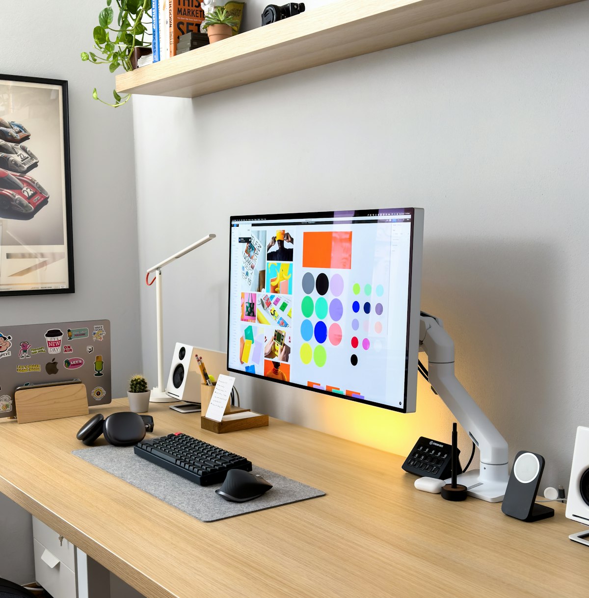 Monitor con un diseño en pantalla